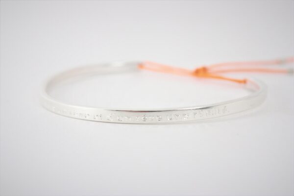Bracelet jonc habillé gravé en argent massif Fabrication artisanale dans le vieux lyon
